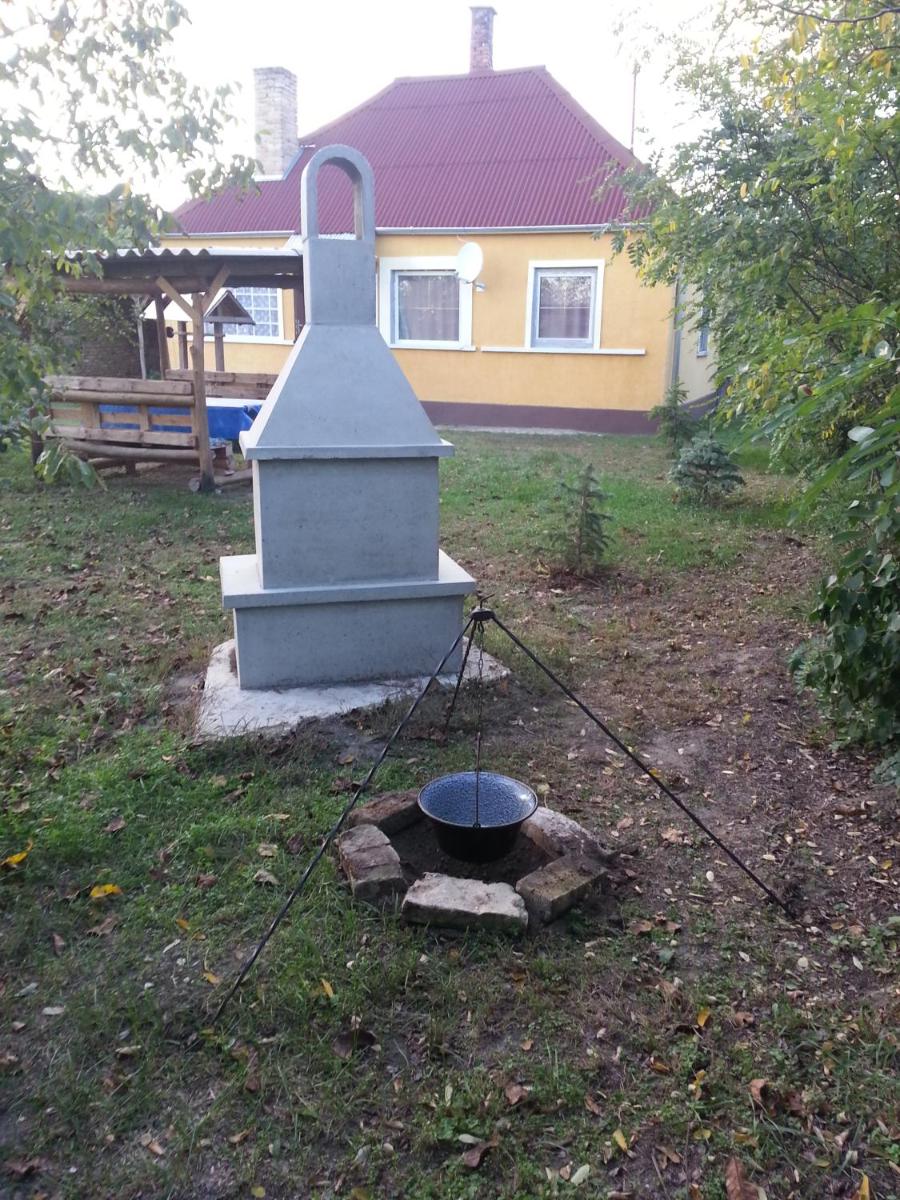 Akácvirág Vendégház - Housity