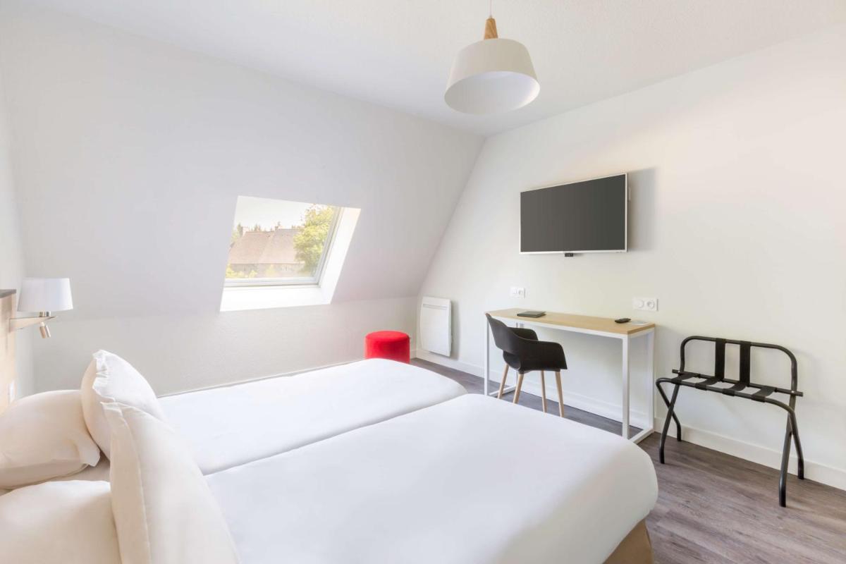 Télévision ou salle de divertissement dans l'établissement Best Western Armor Park Dinan et Spa