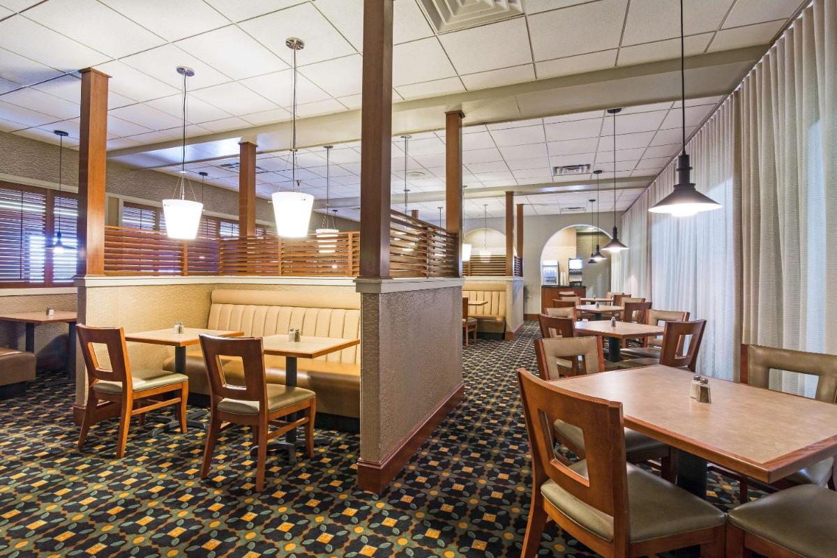 Clarion Hotel Convention Center - Housity