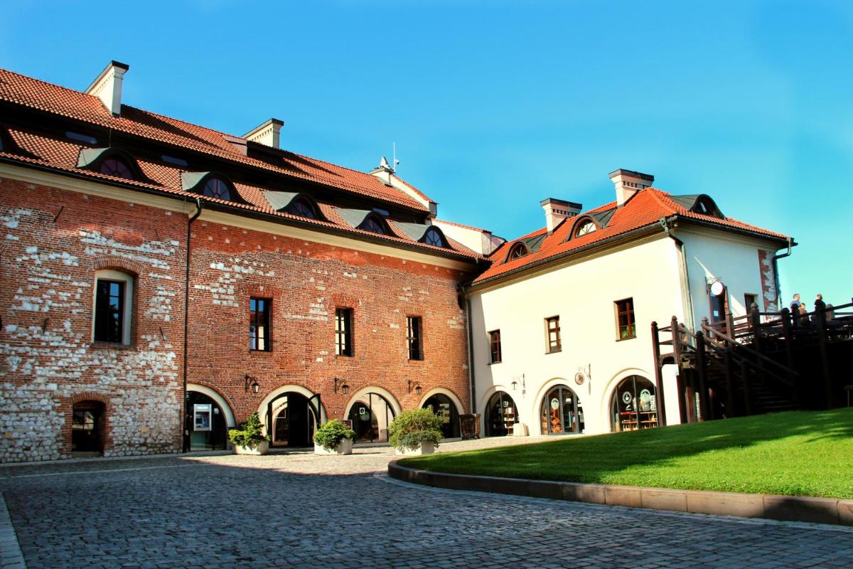 Dom Gości Opactwa Benedyktynów - Housity
