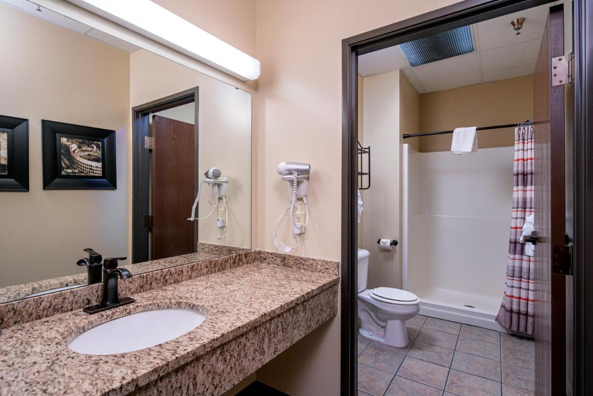 The Suites Hotel at Waterfront Plaza - Housity