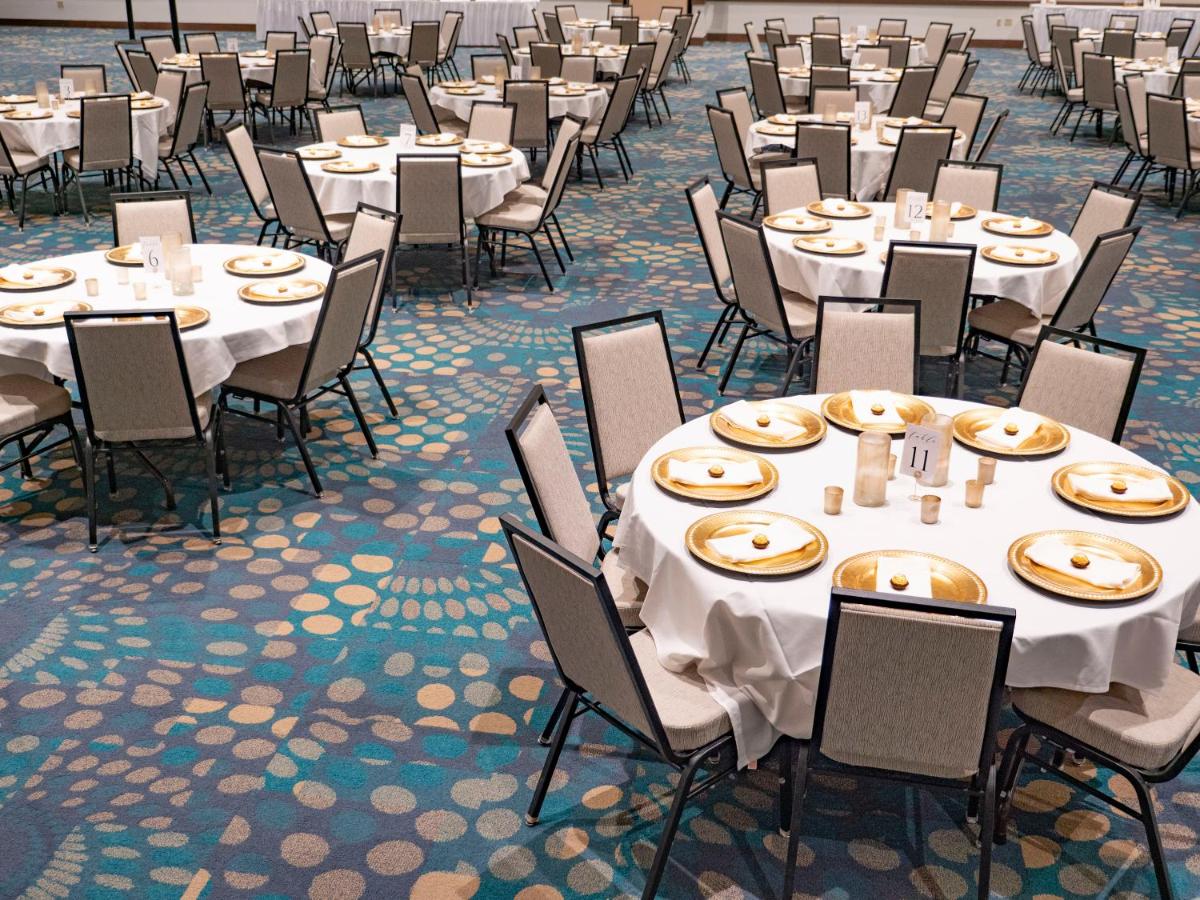 Fun City Resort Hotel - Housity