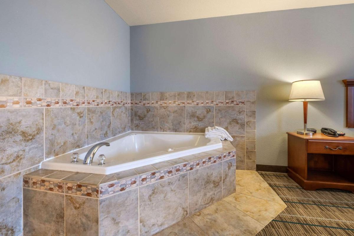 MainStay Suites Grantville - Hershey North - Housity