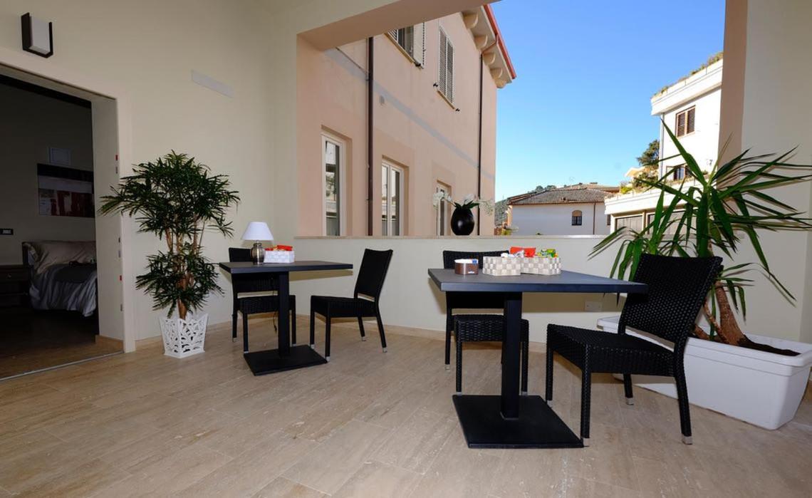 EOS Room and Breakfast - Housity