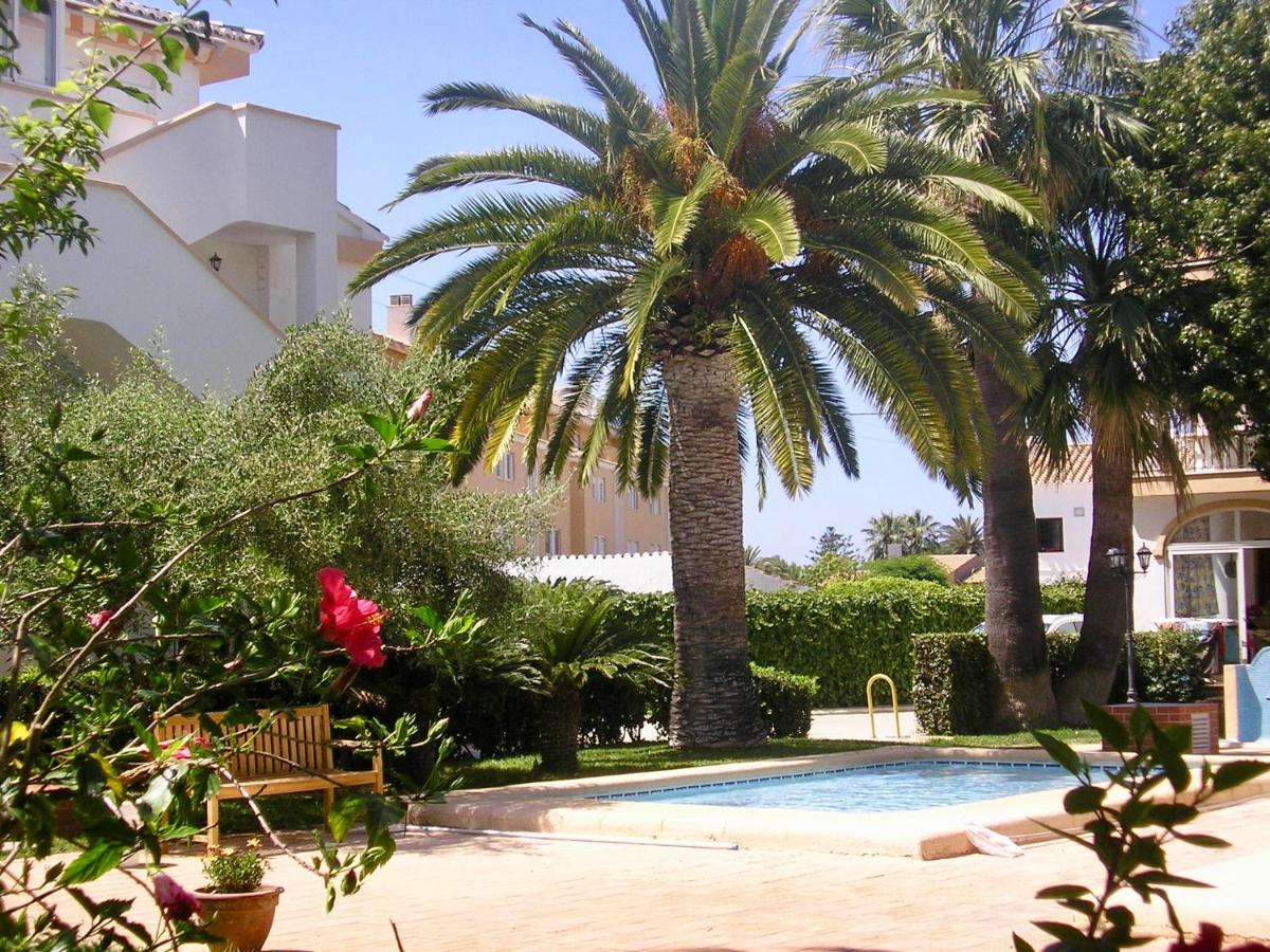 Planta baja con porche y piscina, cerca del mar - Housity