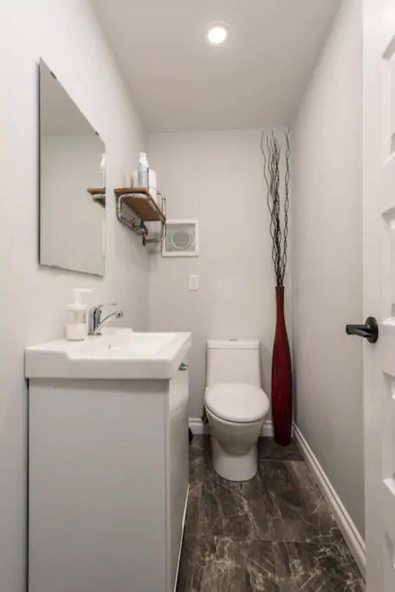 Spacious Townhouse with Rooftop Deck - Housity