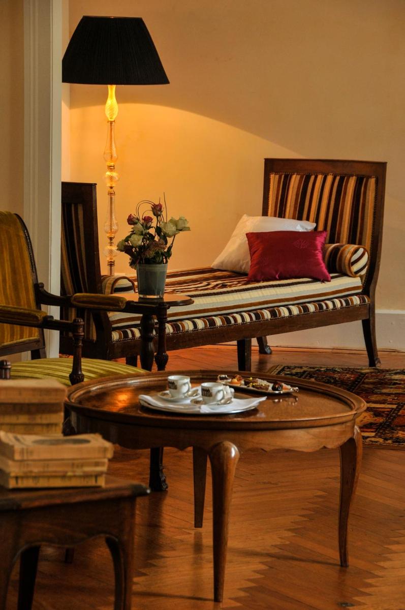 Coin salon dans l'établissement Logis Hôtel Restaurant Château Bellevue
