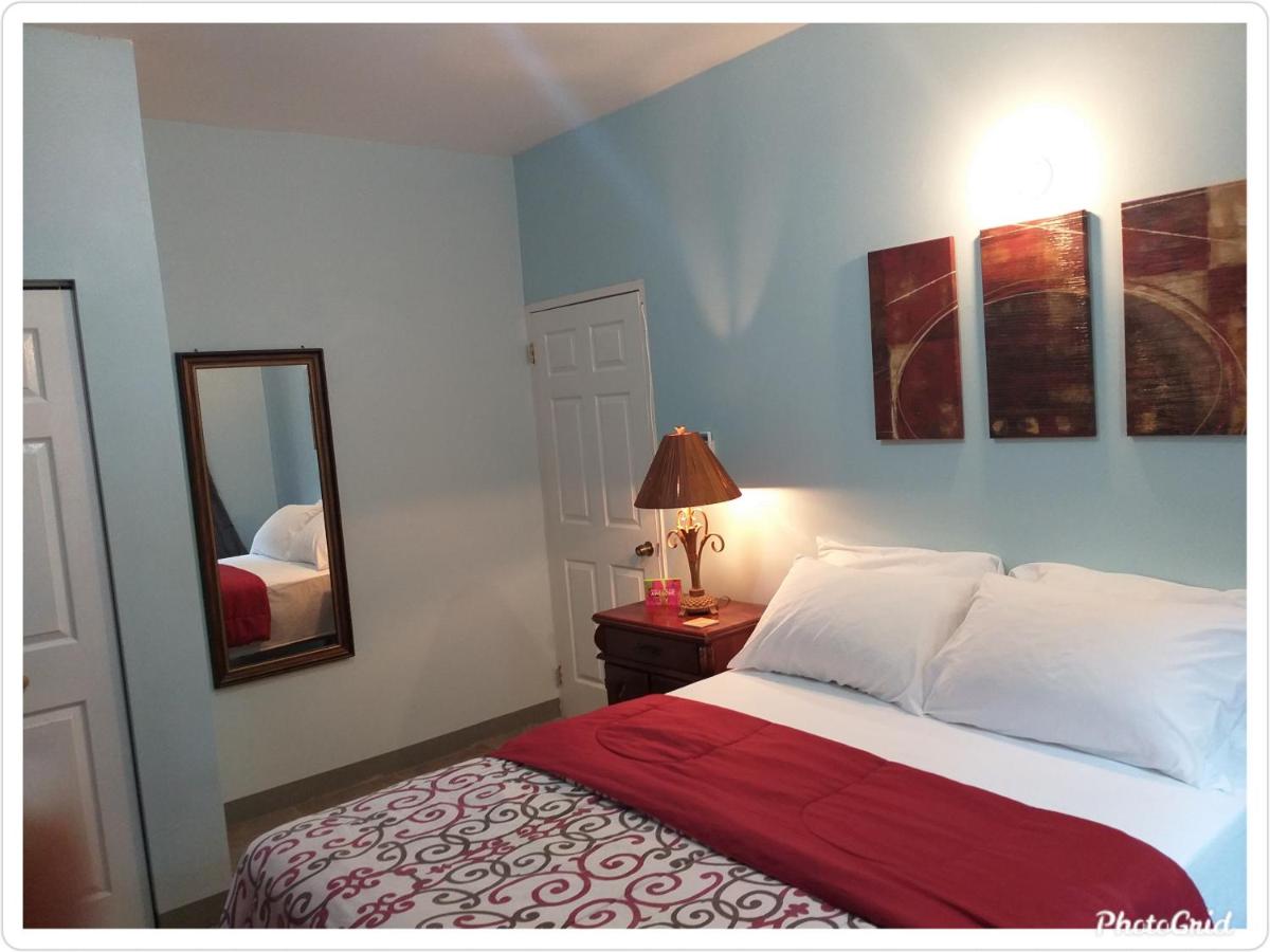Sunflower Escape (AC / Wifi / Free Beach / Parking) - Housity