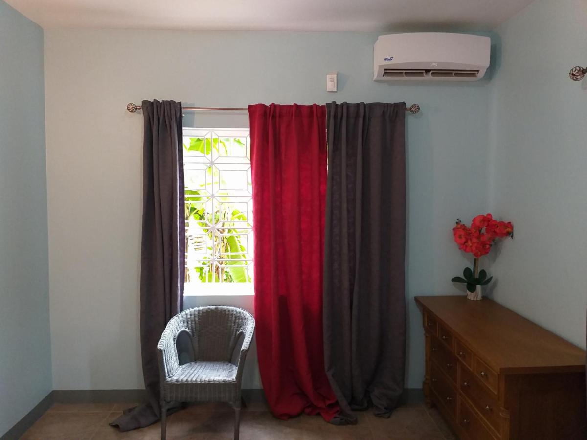 Sunflower Escape (AC / Wifi / Free Beach / Parking) - Housity