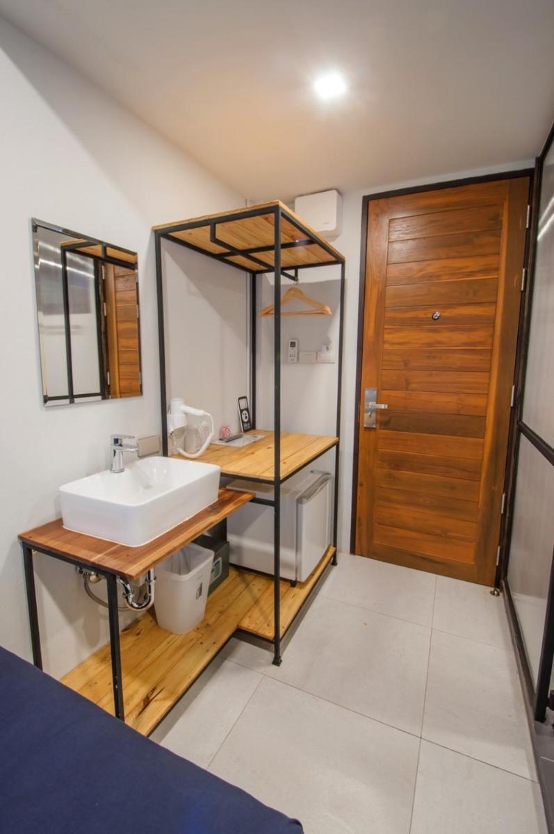 Sathu Hotel - Housity
