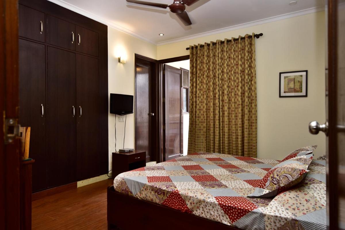 Suitetrails - 2BHK Comfortable Furnished Serviced Apartments in Hauz Khas - Woodpecker Apartments