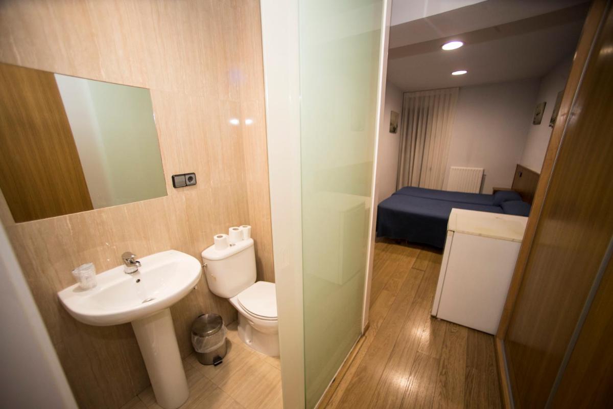 Hostal Caballeros - Housity