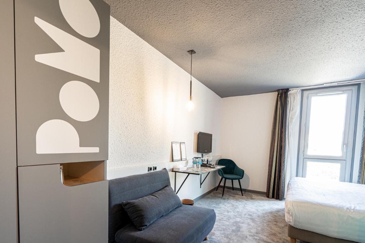 Coin salon dans l'établissement PoMo Hôtel & Restaurant