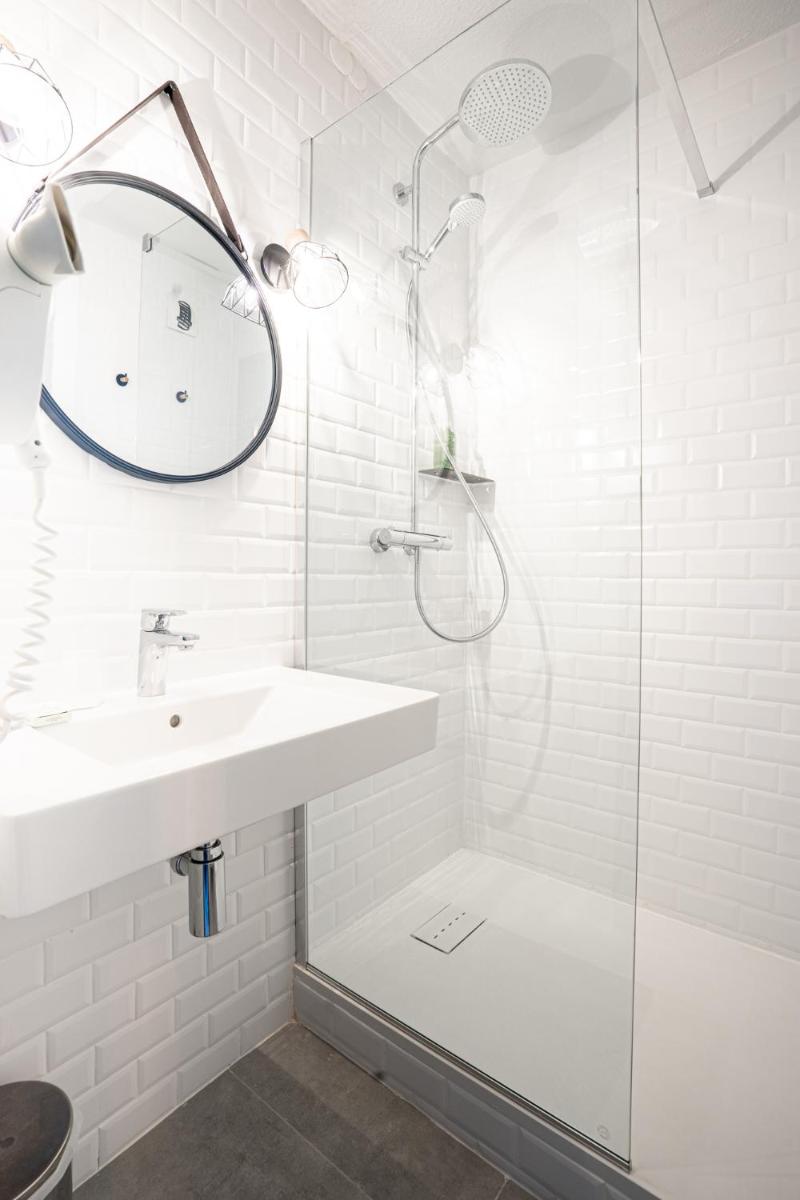 Salle de bains dans l'établissement PoMo Hôtel & Restaurant