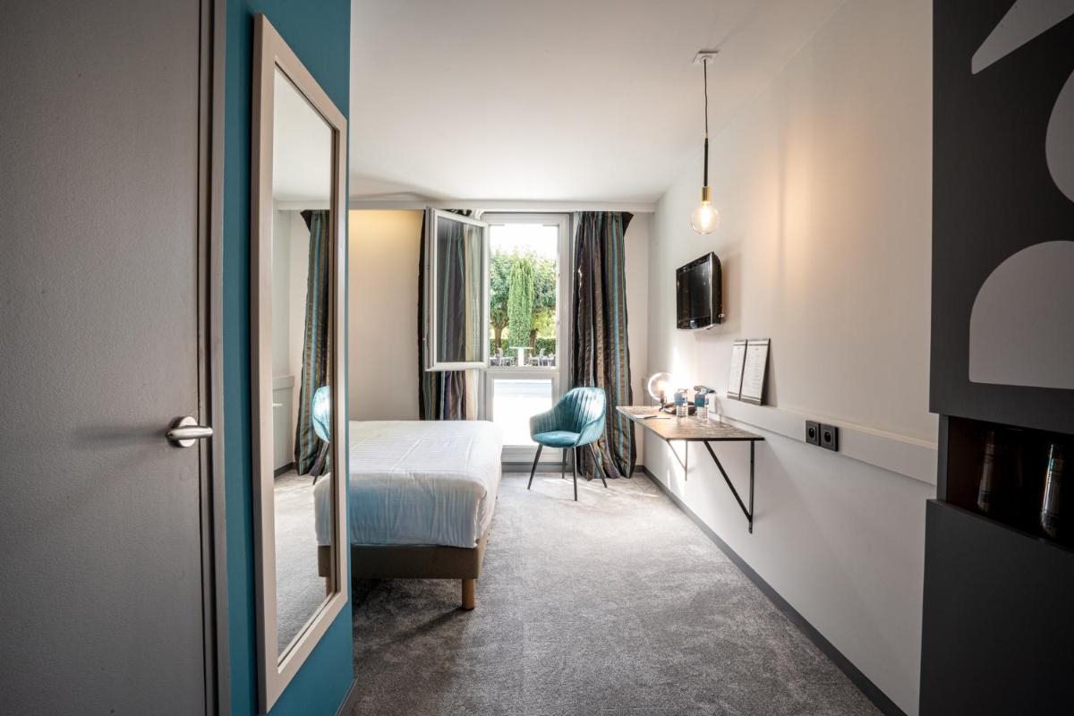 Un ou plusieurs lits dans un hébergement de l'établissement PoMo Hôtel & Restaurant