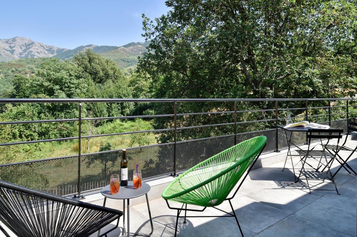 Vue générale sur la montagne ou vue sur la montagne depuis l'hôtel