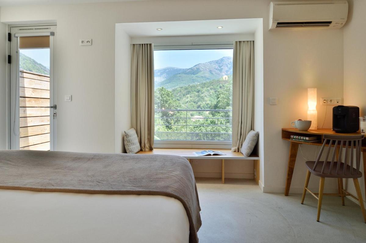 Vue générale sur la montagne ou vue sur la montagne depuis l'hôtel