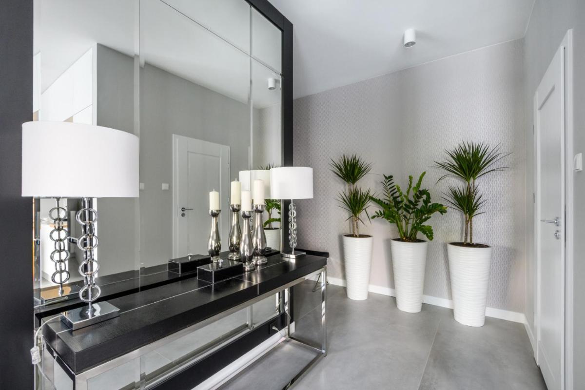 Suitetrails - ZLOTA Luxury Apartments