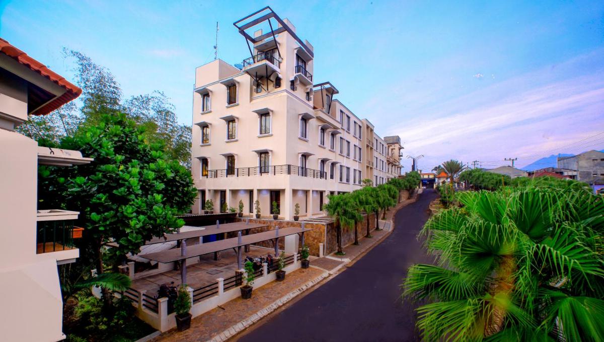 eL Hotel Malang - Housity