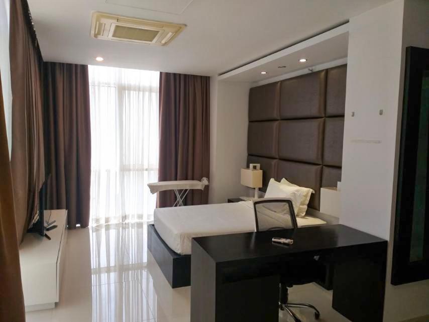 Platinum One - Private Apartment at #1 Bagatalle Road, Unit 7-1 Colombo 3 - Hizvo
