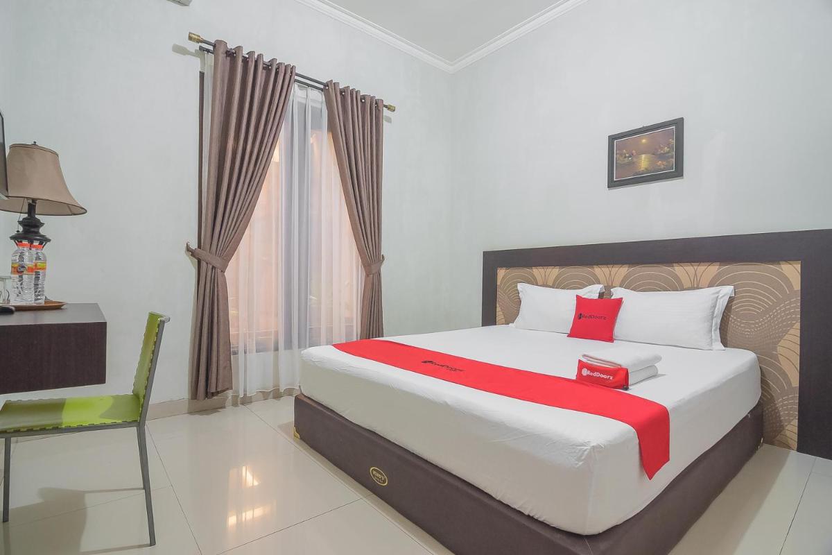 RedDoorz Plus Syariah at Banjarbaru 2 - Housity