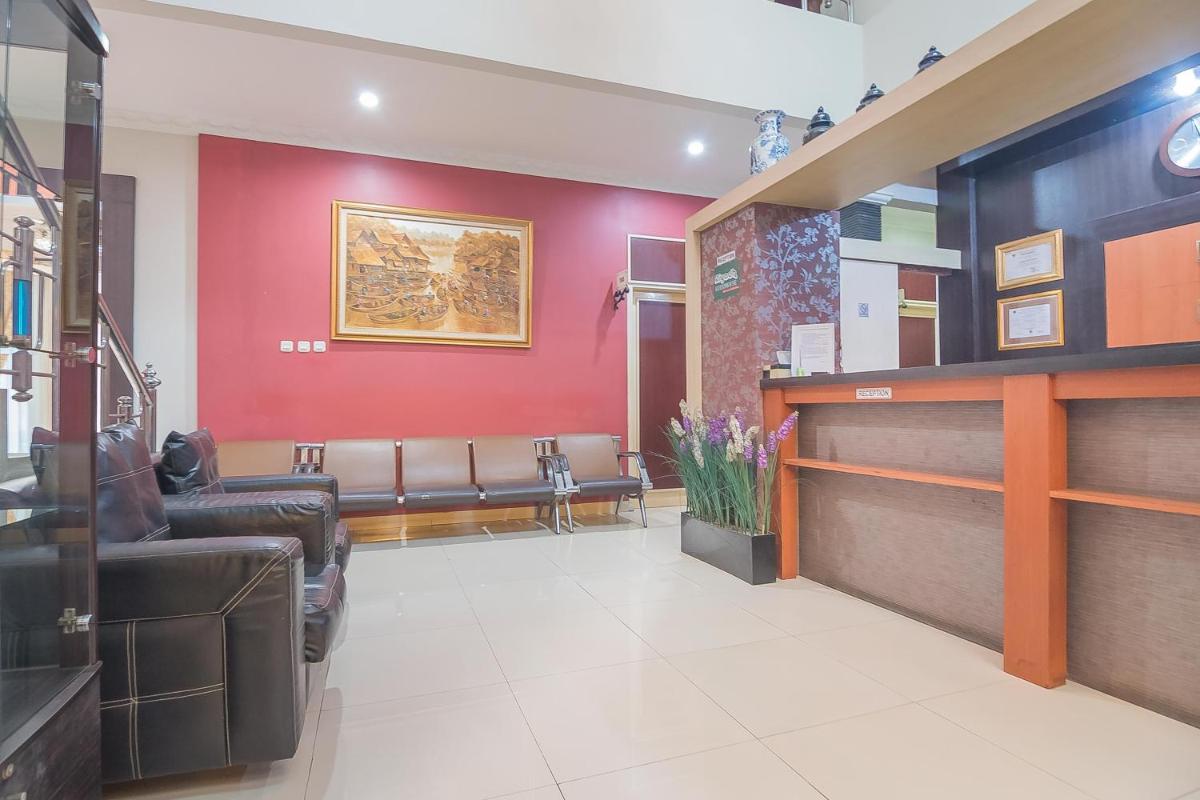 RedDoorz Plus Syariah at Banjarbaru 2 - Housity