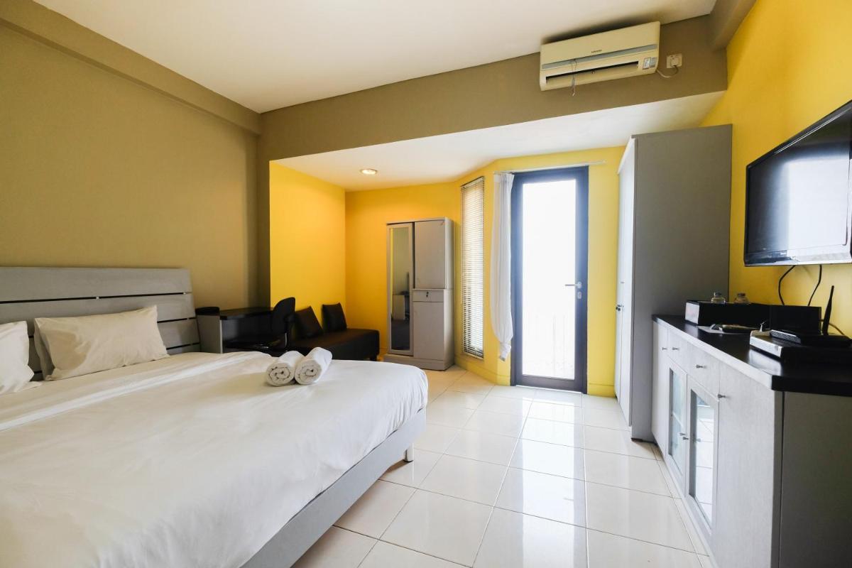 Modern and Comfy Studio Tamansari Sudirman Apartment By Travelio - Housity