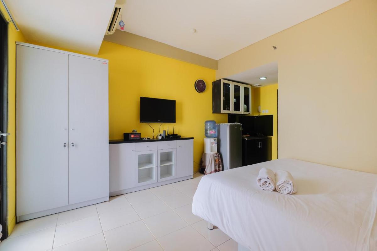 Modern and Comfy Studio Tamansari Sudirman Apartment By Travelio - Housity