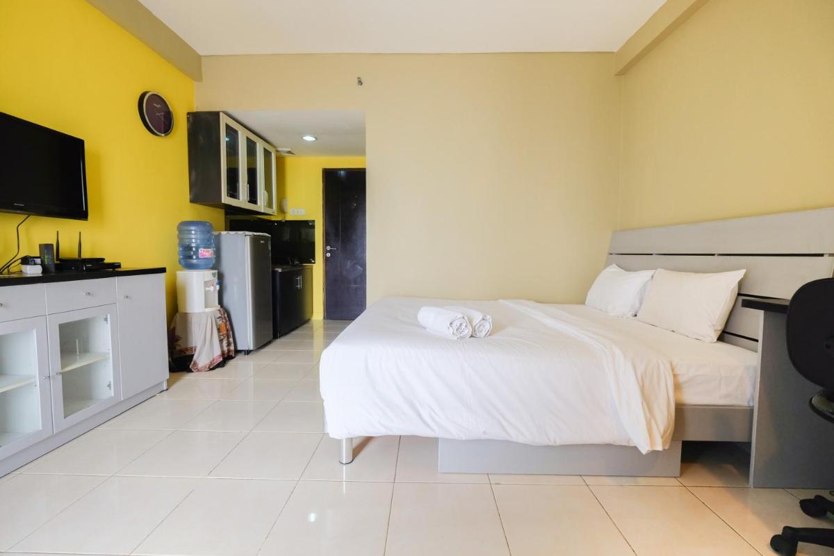Modern and Comfy Studio Tamansari Sudirman Apartment By Travelio - Housity