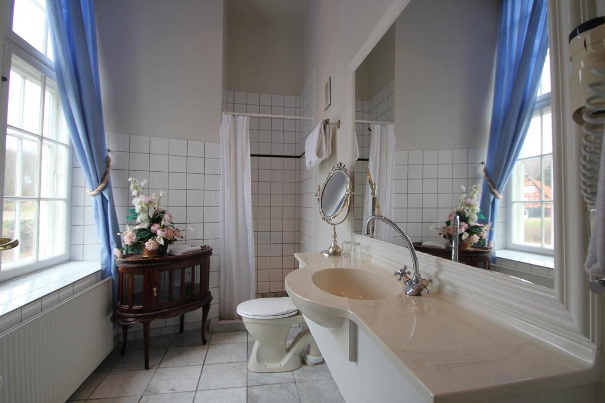 Hvedholm Slotshotel - Housity