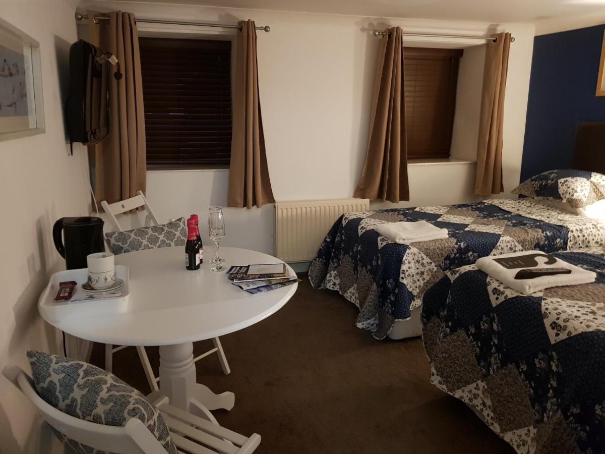 Blueberry Two Bedroom Suite - Housity