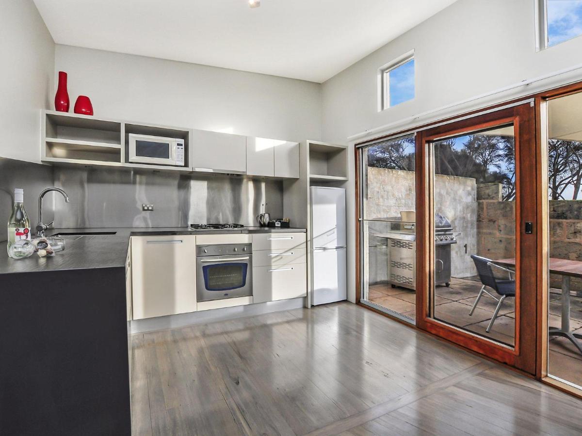 Hearns Beachside Villa 2 - Housity