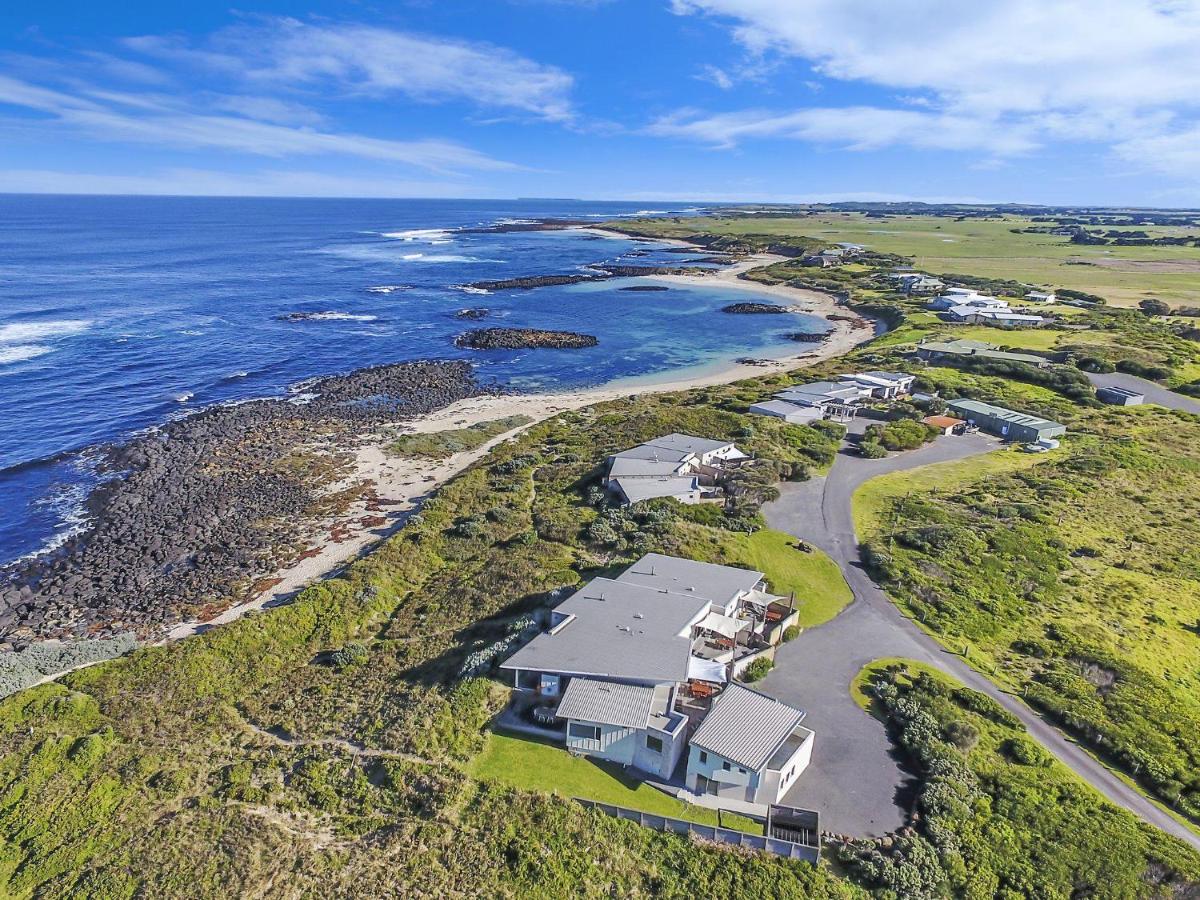 Hearns Beachside Villa 3 - Housity