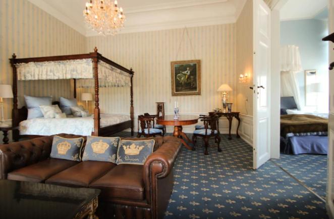 Hvedholm Slotshotel - Housity