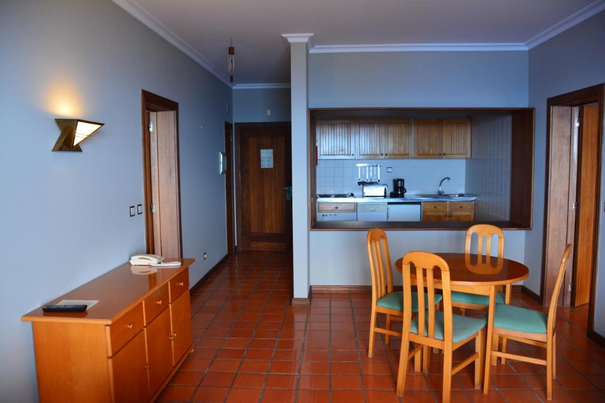 A cozinha ou kitchenette de Hotel Jardim Atlantico