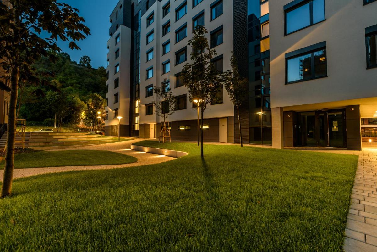Bratislava center, river front, private parking included - Housity