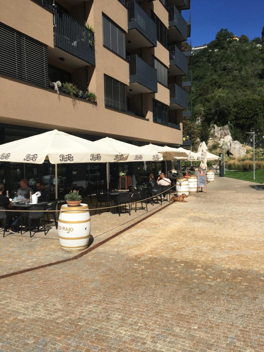 Suitetrails - Bratislava center, river front, private parking included