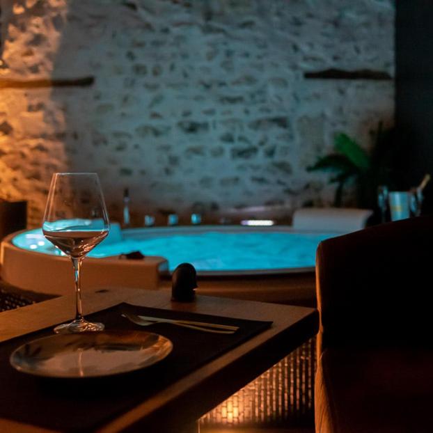 LOVE Suites & SPA "Le Chai" avec lit rond - Housity