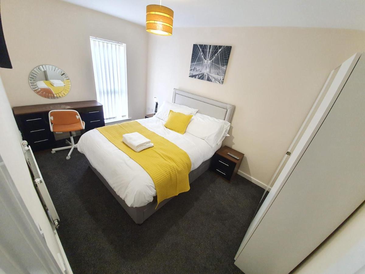 Salford Holiday Apartment Manchester - Housity