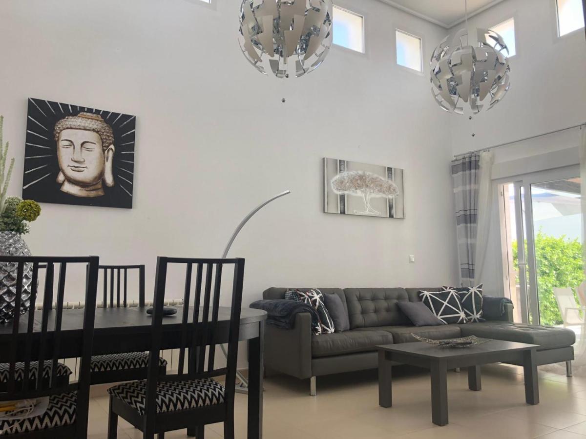 Villa mit privatem Pool - Housity
