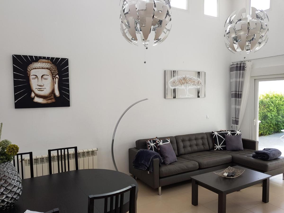 Villa mit privatem Pool - Housity