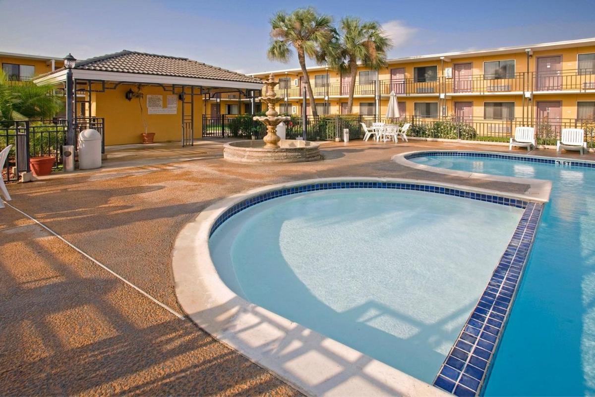 Americas Best Value Inn Laredo - Housity