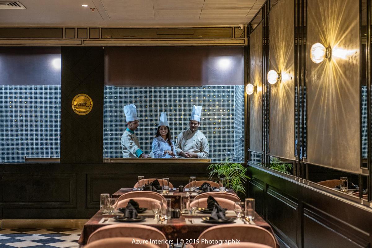 Clarks Inn Suites Raipur - Housity