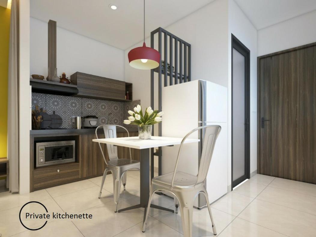 ORIENT HOUSE apt, kitchenette, TV cable,wifi free, My Khe beach, Danang - Housity