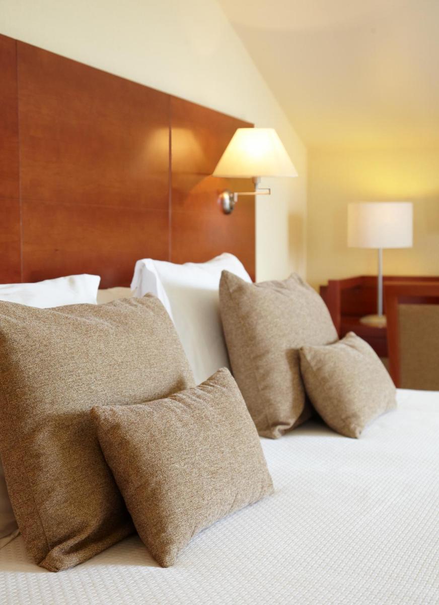 Cama o camas de una habitación en Hotel Carlos I Silgar