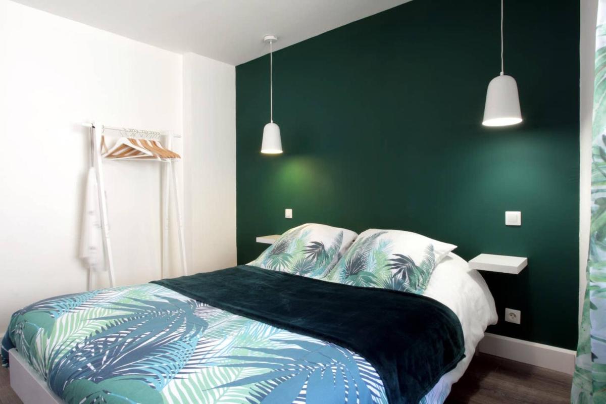 L'Or Vert, CASTLE VIEW, PRIVATE parking, Air conditioner, Netflix, 160m from medieval town - Housity