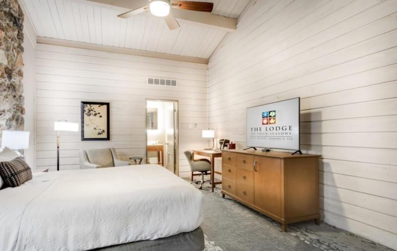 Lodge of Four Seasons Golf Resort, Marina & Spa - Housity