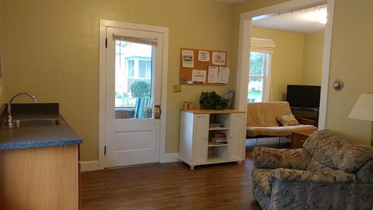 Aunt Jane's Guest House - Housity