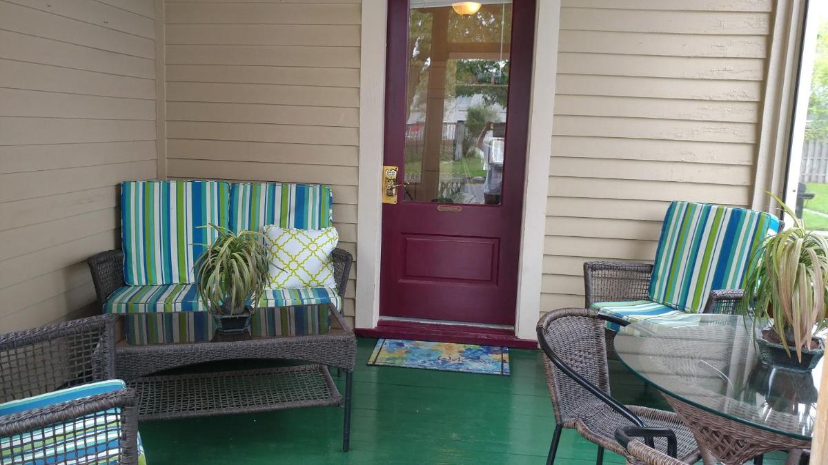 Aunt Jane's Guest House - Housity