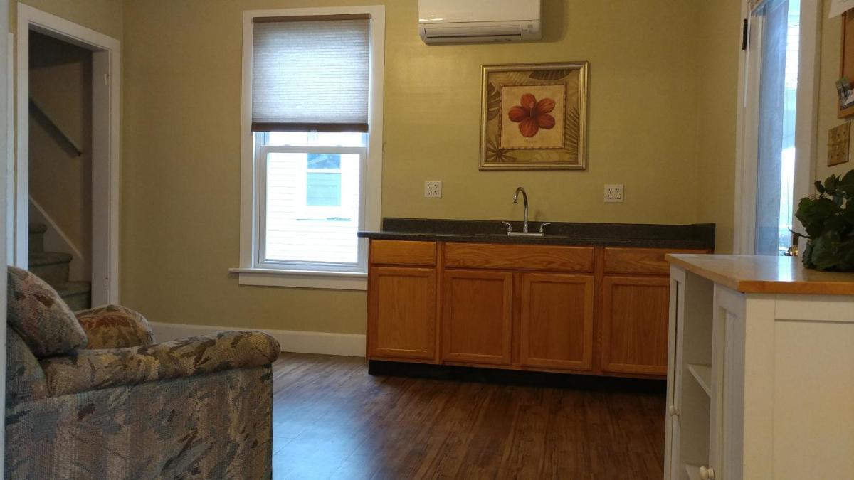 Aunt Jane's Guest House - Housity